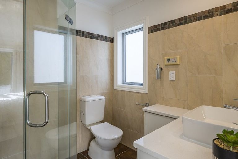 Photo of property in 6 Holcombe Drive, Paraparaumu, 5032