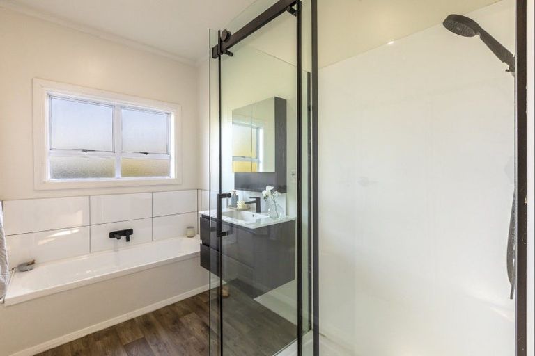 Photo of property in 2 Woburn Street, Waipukurau, 4200