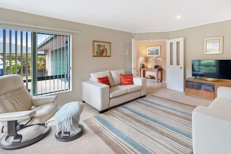 Photo of property in 7 Caulfield Place, Pukehangi, Rotorua, 3015