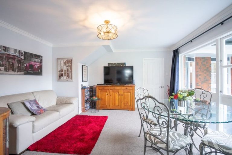 Photo of property in 9 Linmor Place, Terrace End, Palmerston North, 4410