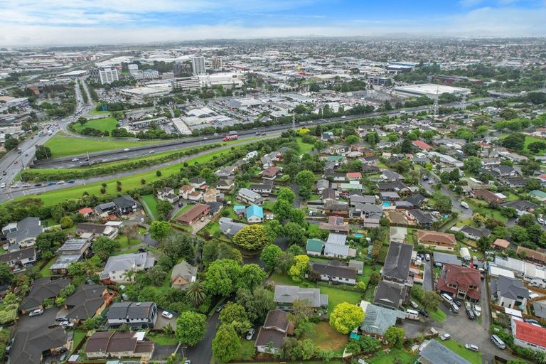 Photo of property in 9 Sikkim Crescent, Clover Park, Auckland, 2019