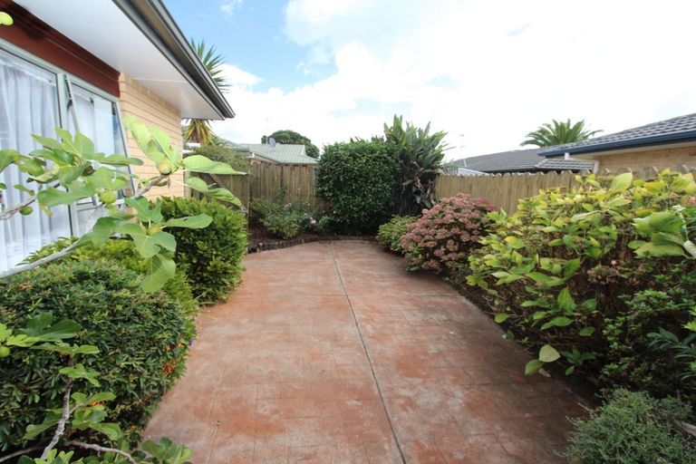 Photo of property in 3 Matilda Place, Weymouth, Auckland, 2103