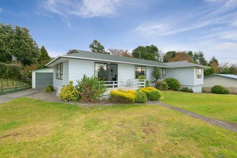 Photo of property in 12 Winstone Place, Highlands Park, New Plymouth, 4312