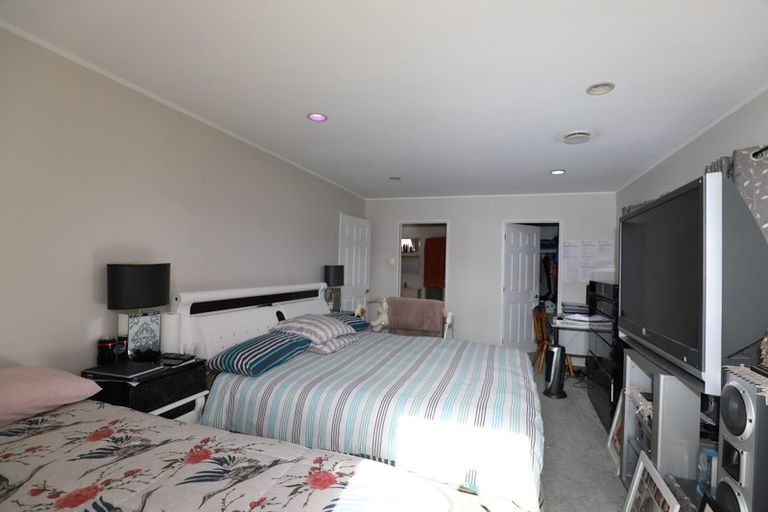 Photo of property in 12 De Havilland Drive, Goodwood Heights, Auckland, 2105