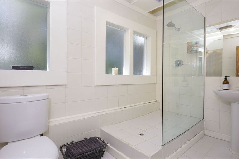 Photo of property in 7 Woontons Lane, Titirangi, Auckland, 0604