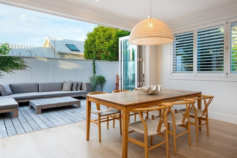 Photo of property in 1/30 Ocean View Road, Milford, Auckland, 0620