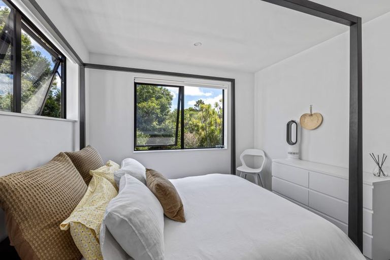 Photo of property in 27d Taipari Road, Te Atatu Peninsula, Auckland, 0610