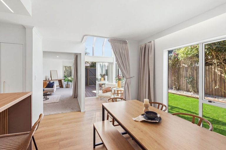 Photo of property in 139 Memorial Avenue, Burnside, Christchurch, 8053