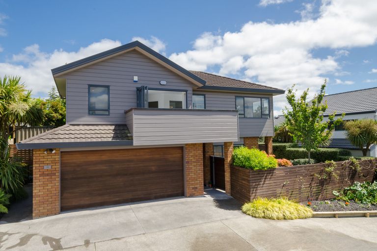 Photo of property in 14 Lesa Annis Place, Henderson, Auckland, 0612