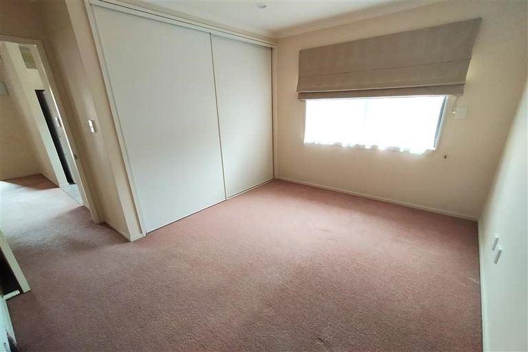 Photo of property in 11 Woodridge Avenue, Northcross, Auckland, 0630