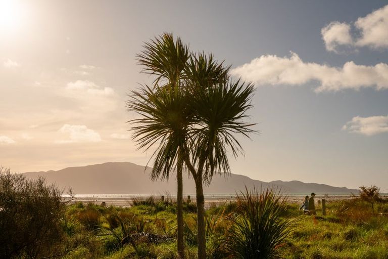 Photo of property in 18 Takahe Drive, Paraparaumu Beach, Paraparaumu, 5032