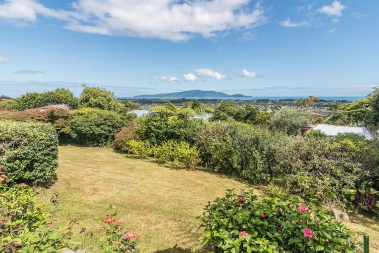 Photo of property in 35 Tui Crescent, Waikanae, 5036