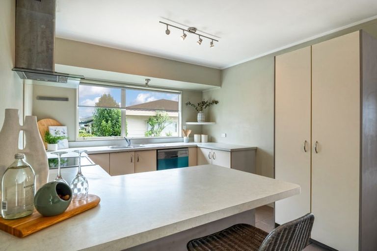 Photo of property in 1/44 Barbados Drive, Unsworth Heights, Auckland, 0632