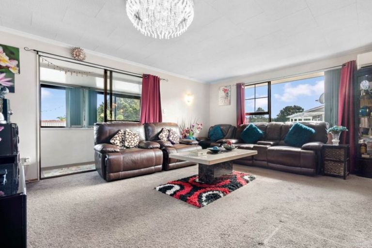 Photo of property in 52 Everglade Drive, Goodwood Heights, Auckland, 2105