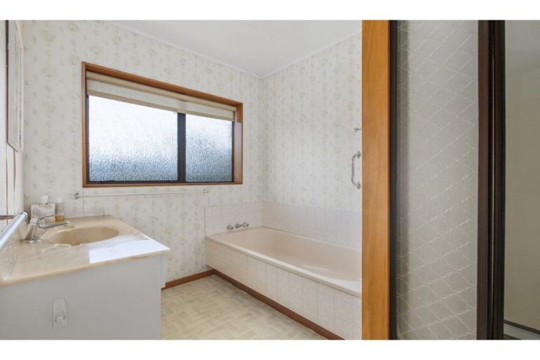 Photo of property in 2/208 Centreway Road, Orewa, 0931