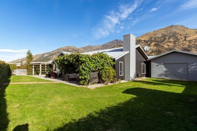 Photo of property in 4 Mcivor Lane, Lake Hayes, Queenstown, 9304