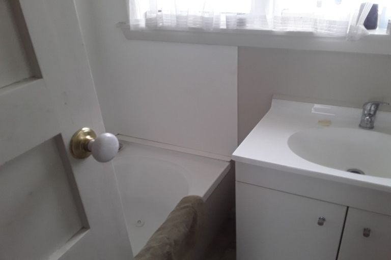 Photo of property in 11 Woodgrove Avenue, North New Brighton, Christchurch, 8083