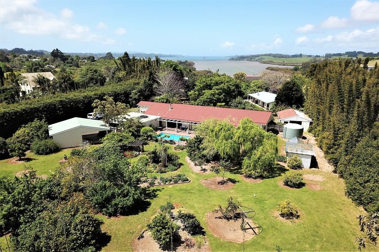 Photo of property in 39 Riverview Road, Kerikeri, 0230
