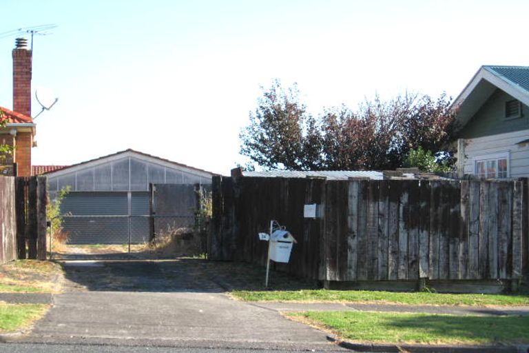 Photo of property in 1/15 Islington Avenue, New Lynn, Auckland, 0600