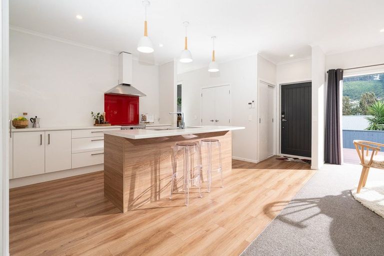Photo of property in 13a Huia Street, Tawa, Wellington, 5028