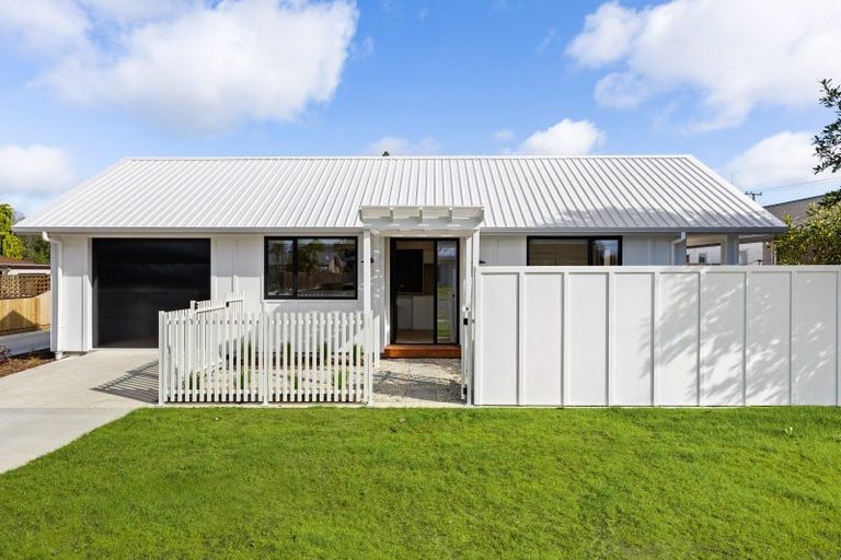Photo of property in 247 Shakespeare Street, Leamington, Cambridge, 3432
