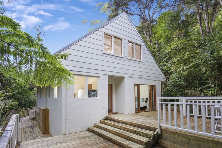 Photo of property in 7 Woontons Lane, Titirangi, Auckland, 0604