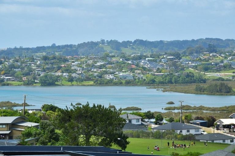 Photo of property in 58 Ascension Crescent, Orewa, 0931
