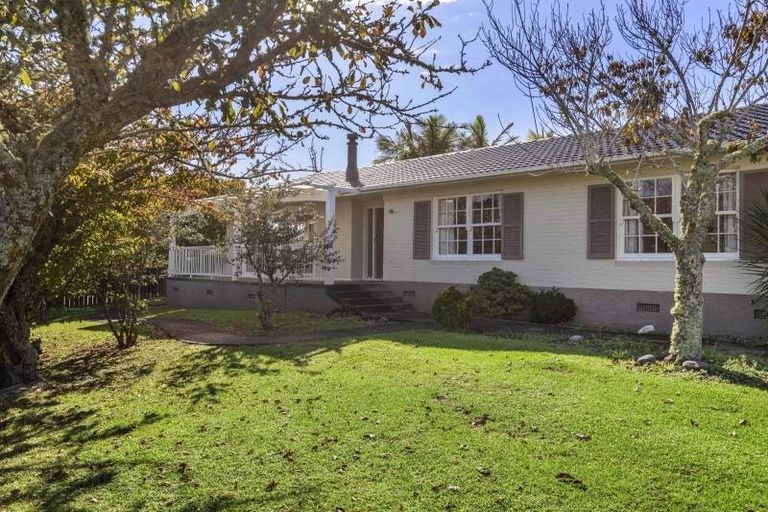 Photo of property in 11 Fielding Crescent, Farm Cove, Auckland, 2012