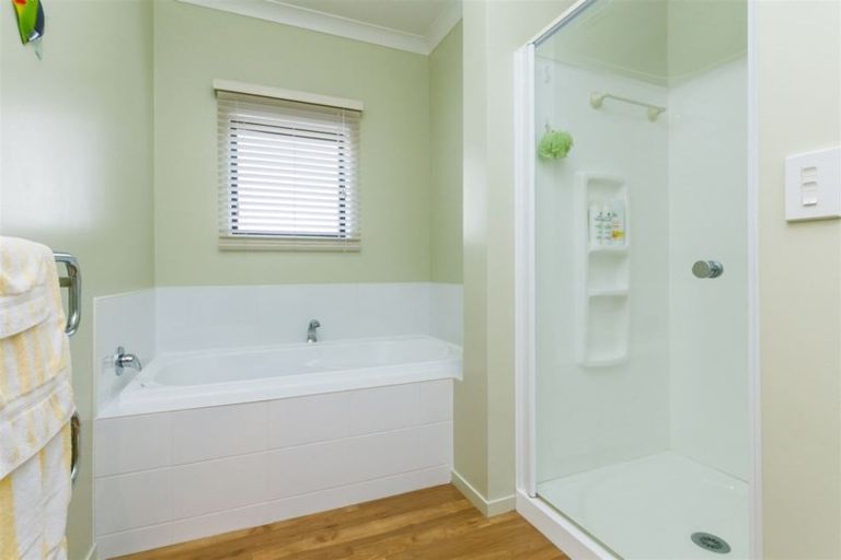 Photo of property in 73 Amesbury Drive, Churton Park, Wellington, 6037