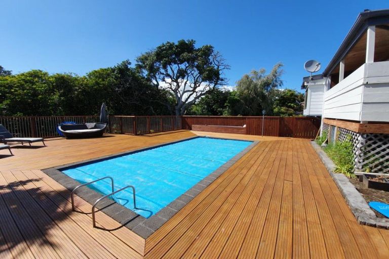 Photo of property in 16 Elder Grove, Whalers Gate, New Plymouth, 4310