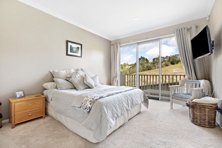 Photo of property in 41 Namsan Close, Fairview Heights, Auckland, 0632
