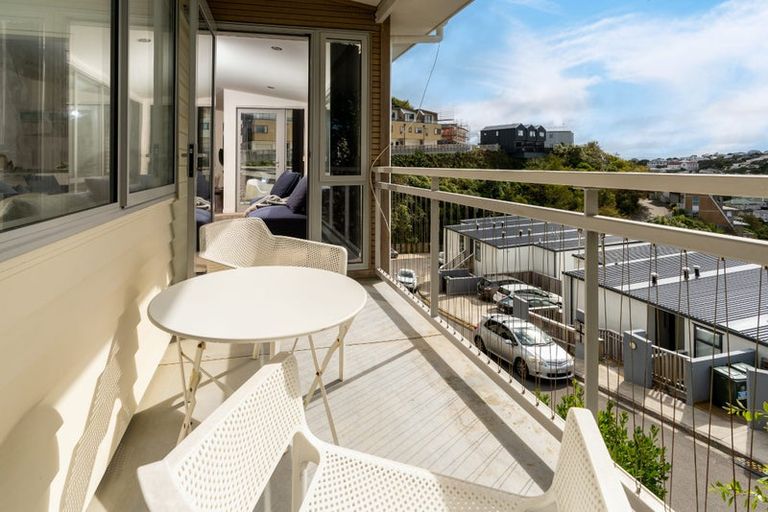 Photo of property in 58 Tiketike Way, Brooklyn, Wellington, 6021