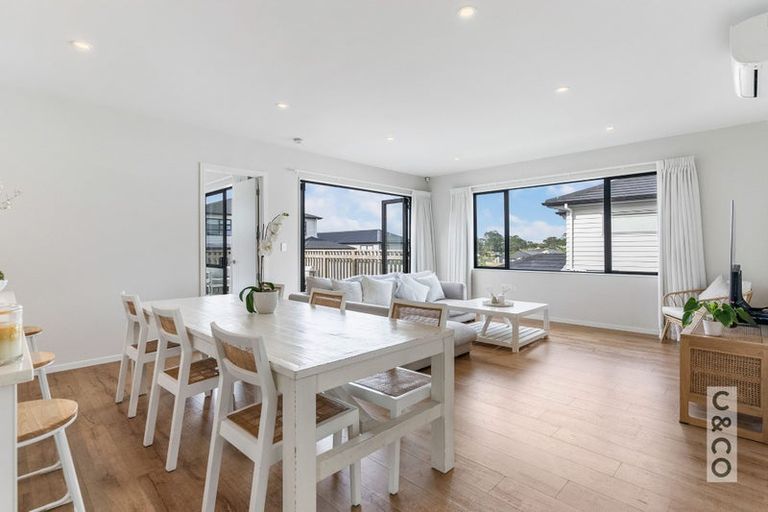 Photo of property in 5 Byron Drury Way, Riverhead, 0820