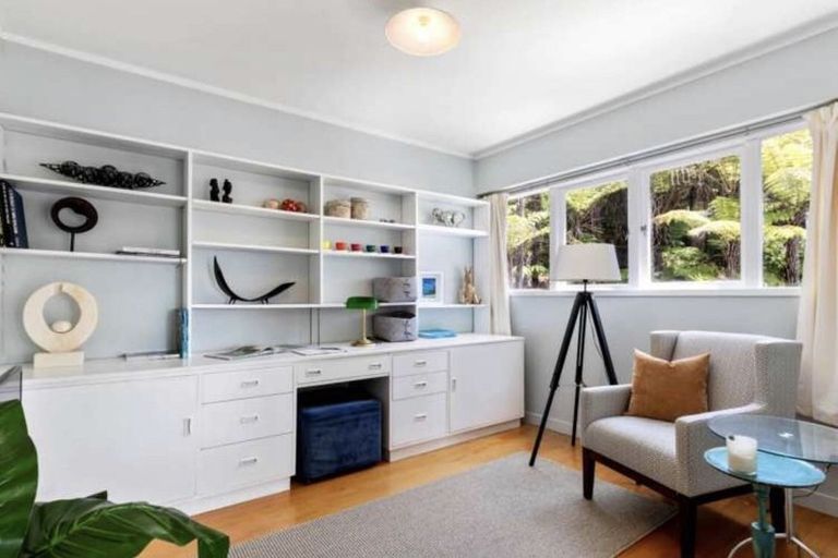 Photo of property in 2 Pine Hill Crescent, Browns Bay, Auckland, 0630