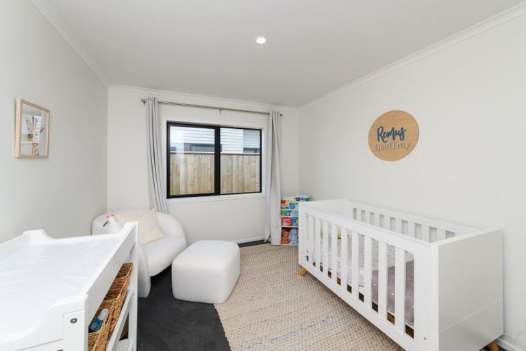 Photo of property in 12 Corsica Court, Fitzherbert, Palmerston North, 4410