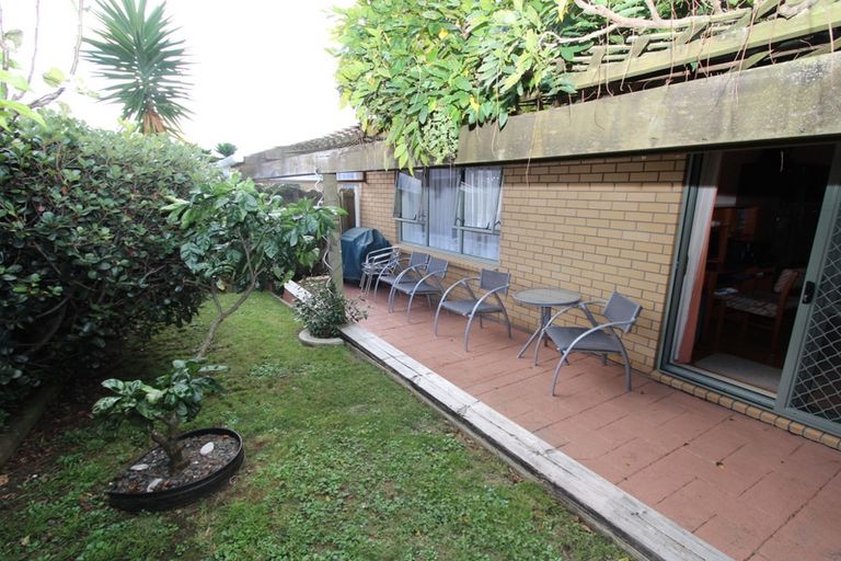 Photo of property in 3 Matilda Place, Weymouth, Auckland, 2103
