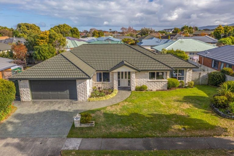 Photo of property in 66 Guildford Drive, Paraparaumu, 5032