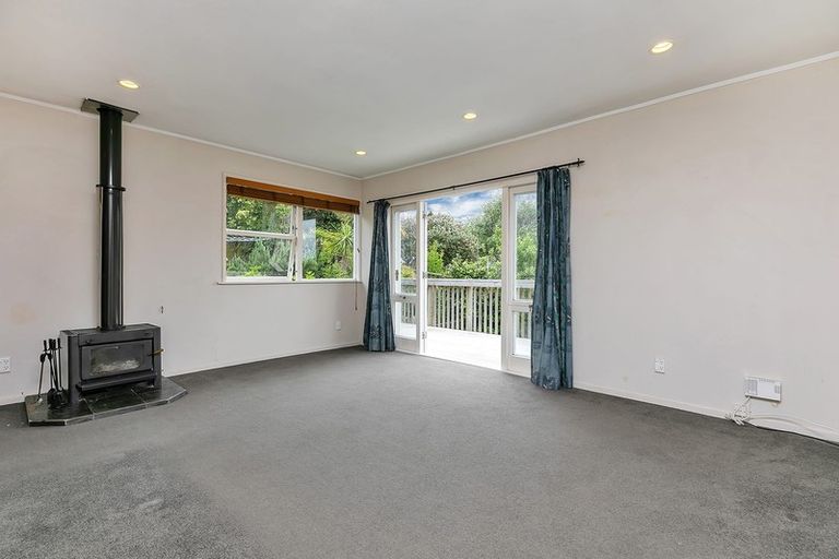 Photo of property in 1/5 Mchardy Place, Glenfield, Auckland, 0627