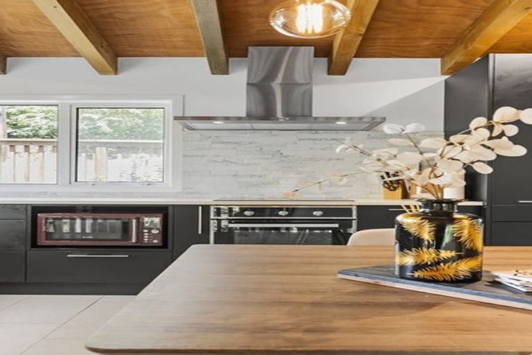 Photo of property in 9a Mirage Place, Beach Haven, Auckland, 0626