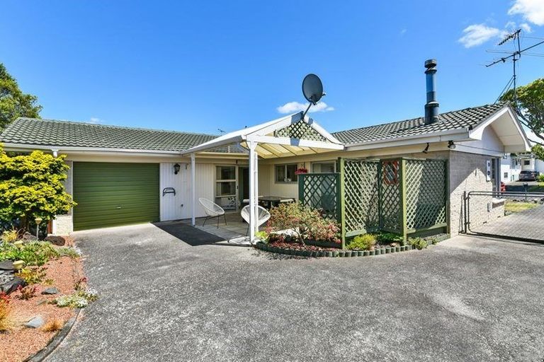 Photo of property in 20 Sunnypark Avenue, Rosehill, Papakura, 2113