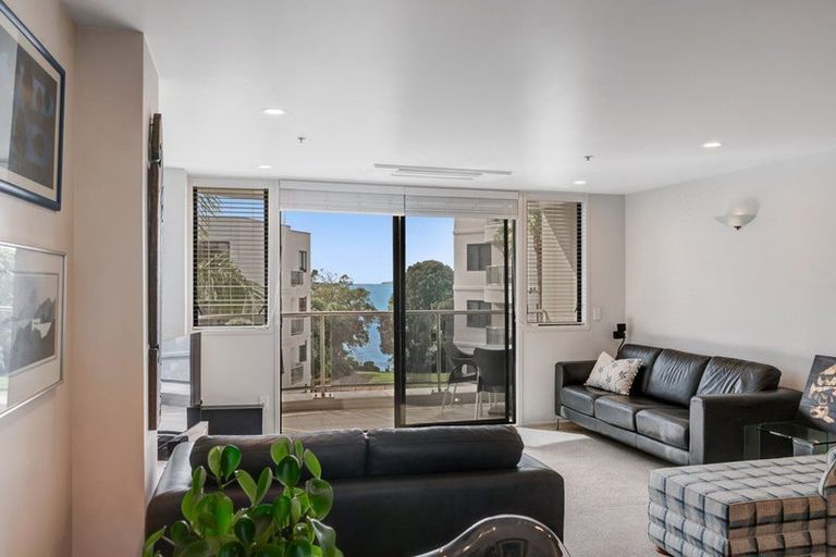 Photo of property in 3a/171 Hurstmere Road, Takapuna, Auckland, 0622