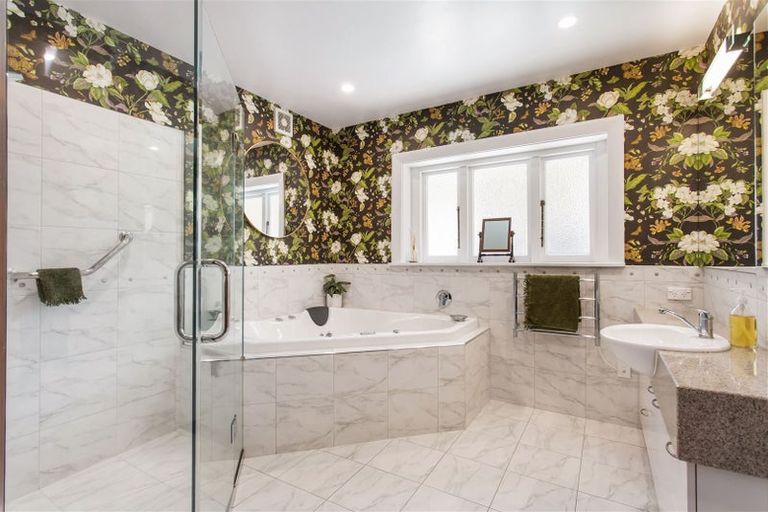 Photo of property in 2 Gwynfa Avenue, Cashmere, Christchurch, 8022