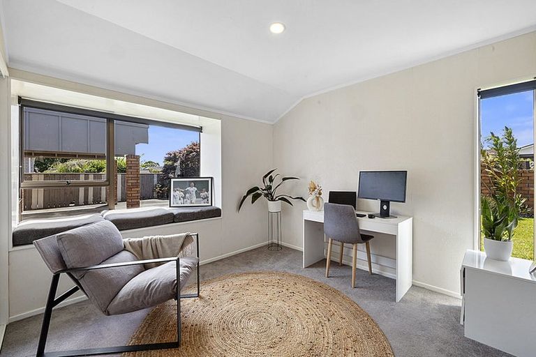 Photo of property in 115 Heta Road, Highlands Park, New Plymouth, 4312