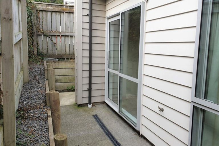 Photo of property in 9/19 Collins Avenue, Tawa, Wellington, 5028