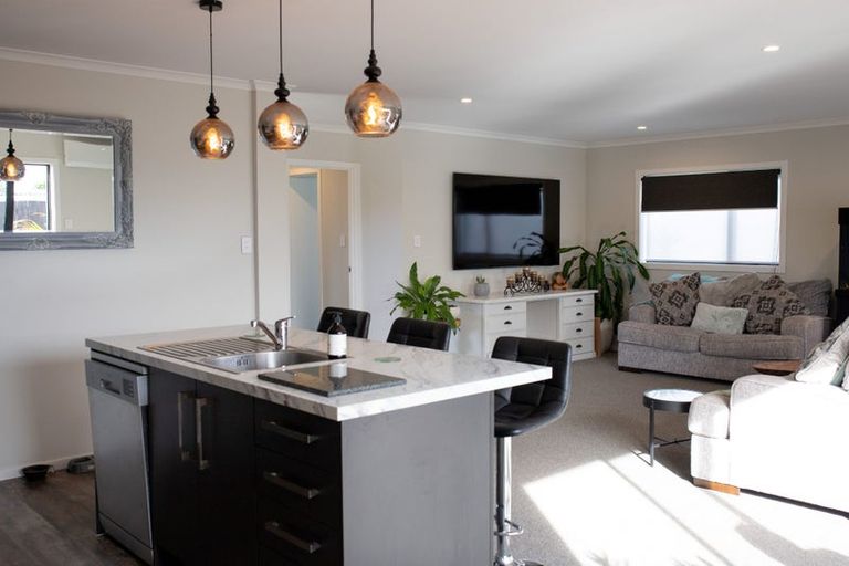 Photo of property in 4 Ash Close, Levin, 5510