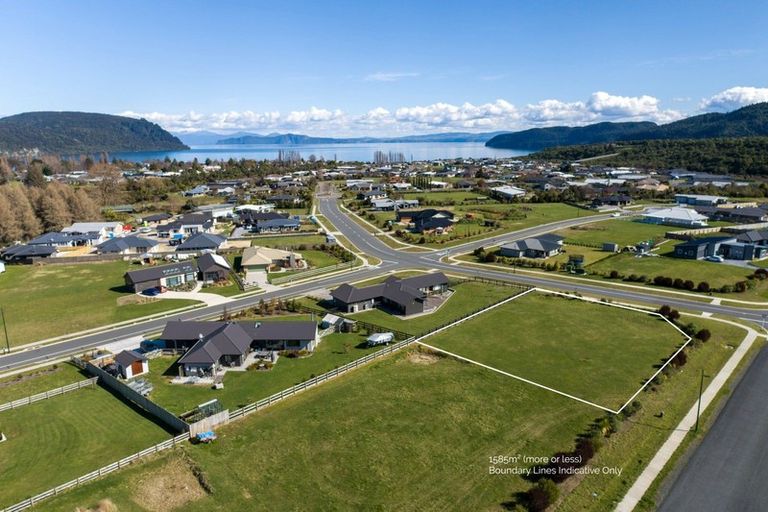 Photo of property in 2 Lancewood Way, Kinloch, Taupo, 3377