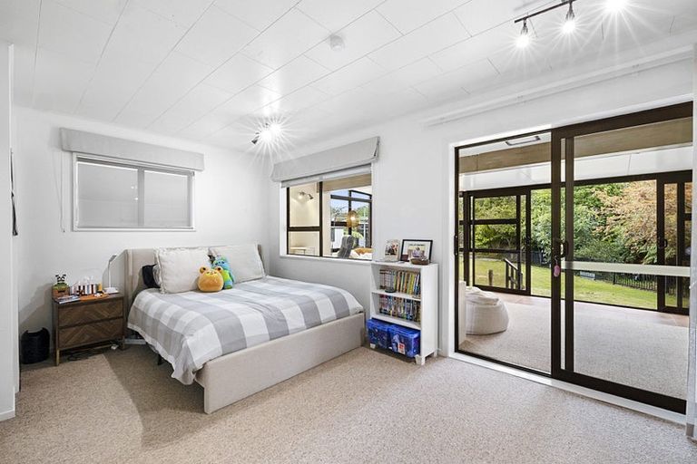 Photo of property in 14 Winstone Place, Highlands Park, New Plymouth, 4312