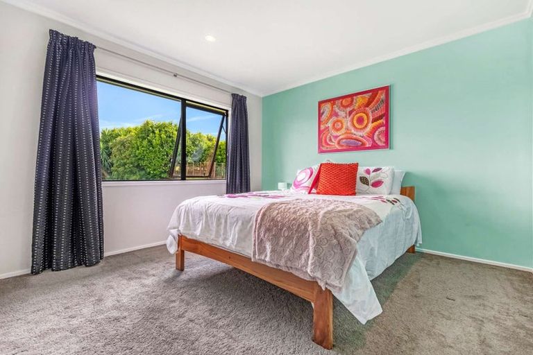 Photo of property in 19 Kendallvale Drive, Waiuku, 2123