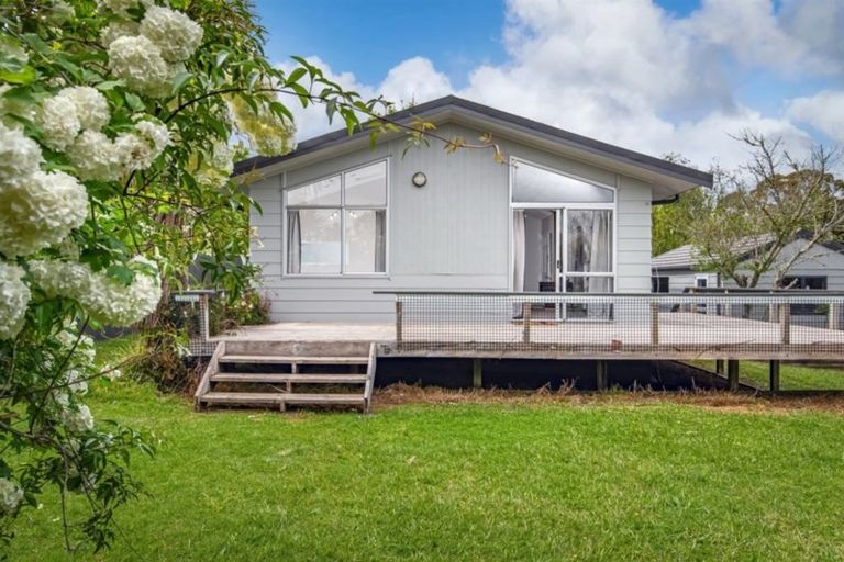 Photo of property in 11 Sunward Rise, Glenfield, Auckland, 0629