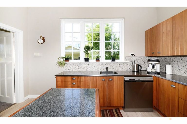 Photo of property in 17 Rhodes Street, Waimate, 7924